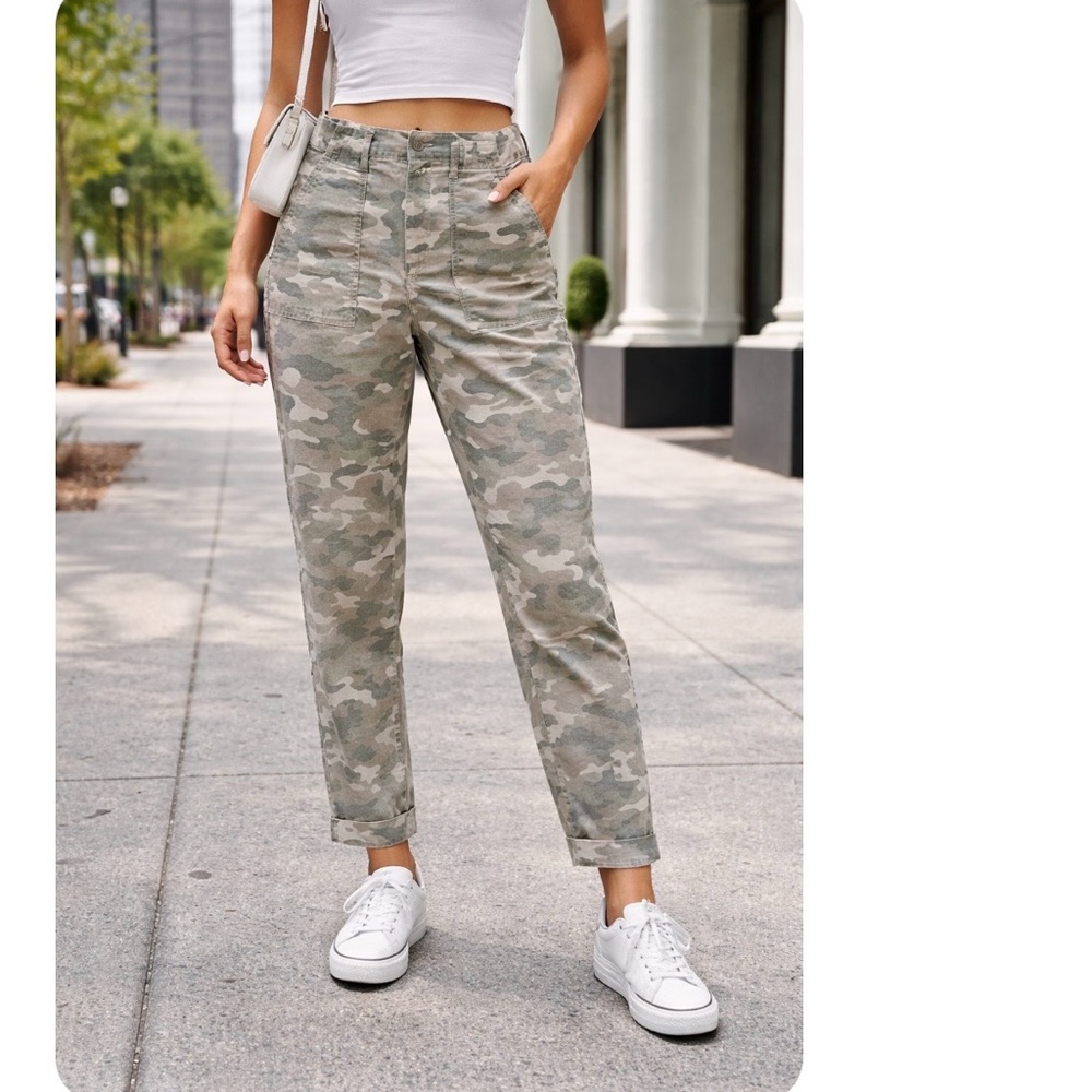 GAP Olive Green Camo Girlfried Khaki High-Rise Cuffed Pants